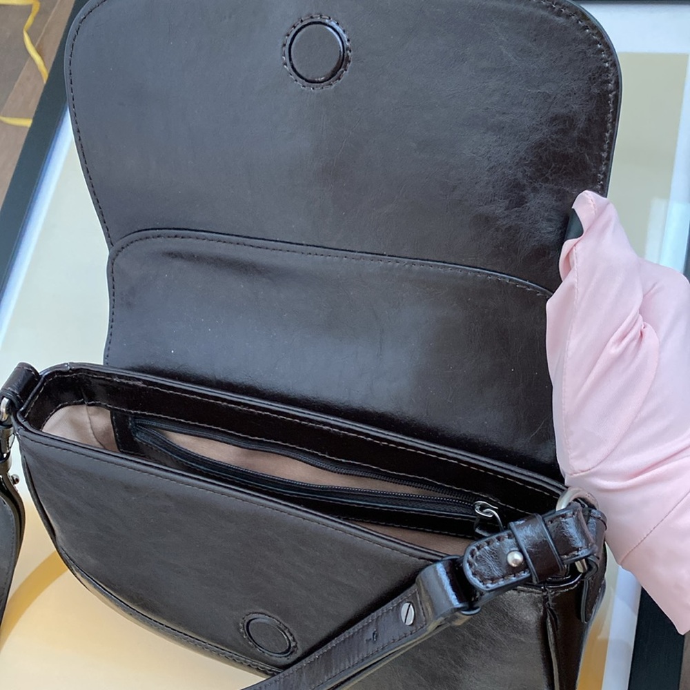 Korean trending brand Loeuvre Dark Brown Leather Shoulder Bag - Picture 5 of 9